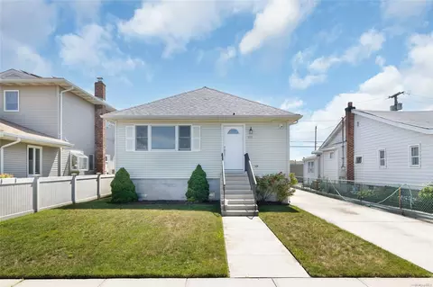239 Quebec Rd, Island Park, NY 11558