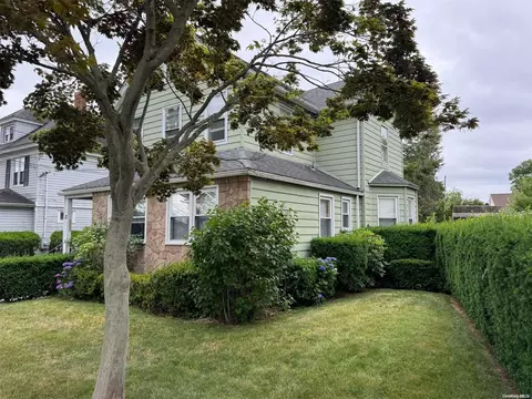 17 S Grand St, North Hempstead, NY 11590