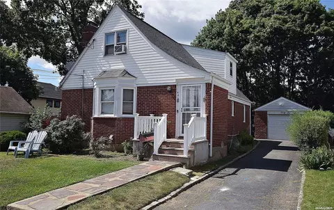 46 Mckinley Ave, North Hempstead, NY 11507