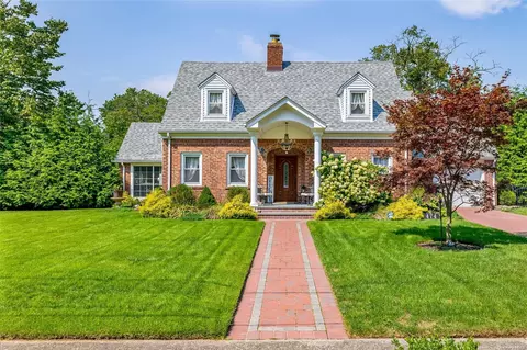 474 Edgewood Rd, Rockville Centre, NY 11570