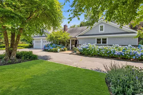 138 Duck Pond Rd, Glen Cove, NY 11542