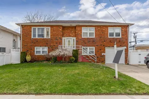 10 Carolina Ave, Island Park, NY 11558