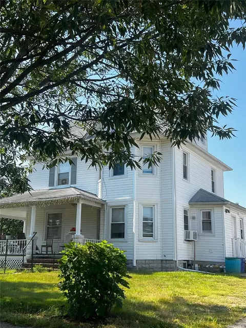 179 Church St, Freeport, NY 11520