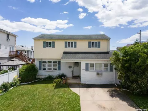 61 Bryant St, Freeport, NY 11520