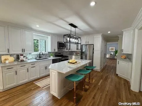 297 Berry Hill Rd, Syosset, NY 11791