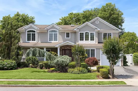 15 Livingston Ave, Jericho, NY 11753
