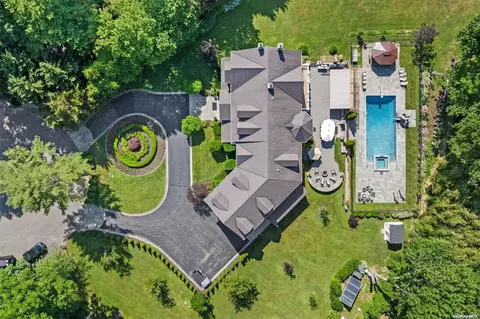 6 Coleman Ct, Cold Spring Harbor, NY 11724
