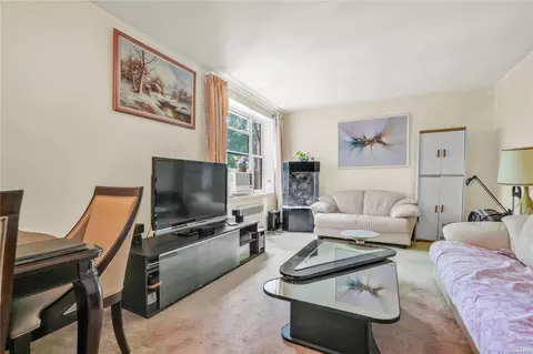 26-15 Parsons Blvd #3B, New York, NY 11354