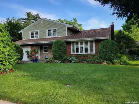 526 Livingston St, North Hempstead, NY 11590