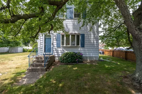 447 New York Ave, Lindenhurst, NY 11757