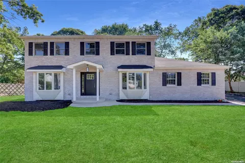 11 Tiffany Ct, Lake Grove, NY 11755