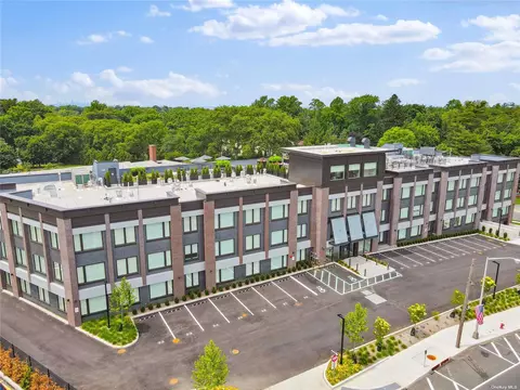 218 Middle Neck Rd #111, North Hempstead, NY 11021