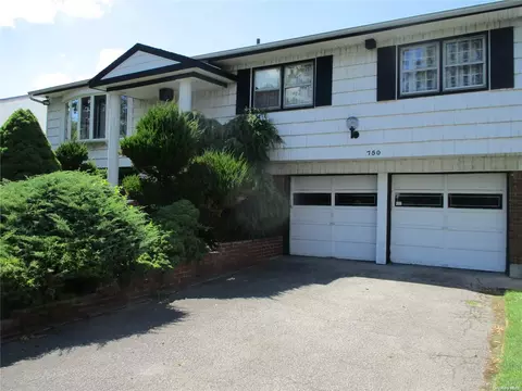 750 University St, Valley Stream, NY 11581