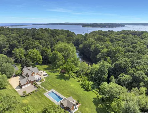 244 Cleft Rd, Mill Neck, NY 11765