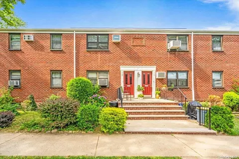 17-36 166th St #4-151, Whitestone, NY 11357