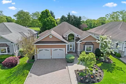 79 Redan Dr #79, Smithtown, NY 11787