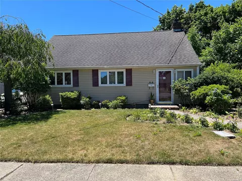 85 N Emerson Ave, Copiague, NY 11726