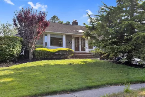 128 Hazelwood Dr, Jericho, NY 11753