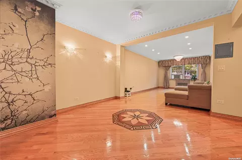 63-61 99 St #E, New York, NY 11374