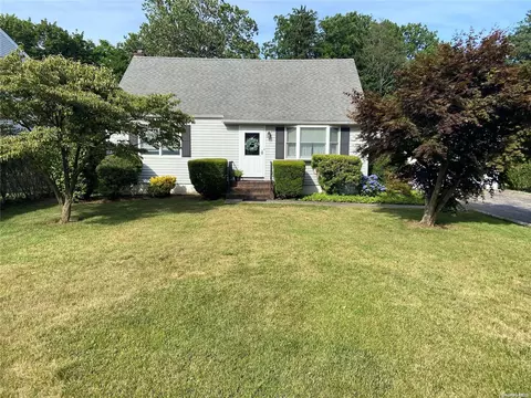 34 7th Ave N, Huntington Station, NY 11746