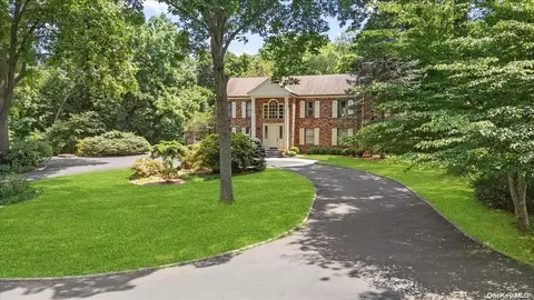 1140 Cedar Swamp Rd, Glen Head, NY 11545