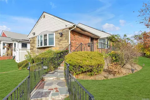 73-91 Park Dr, New York, NY 11367