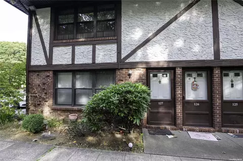 127 Bailey Ct #127, Middle Island, NY 11953