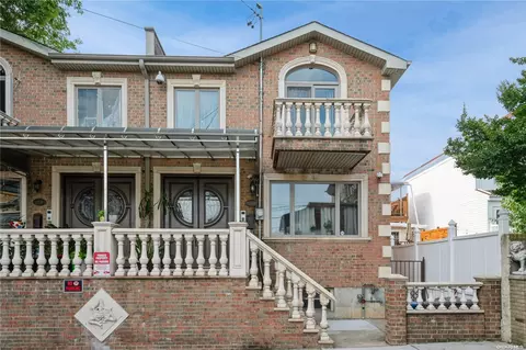 53-33 67th St, New York, NY 11378