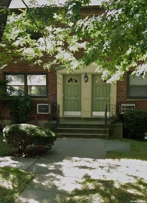 245-80 62nd Ave #2, Douglaston, NY 11362
