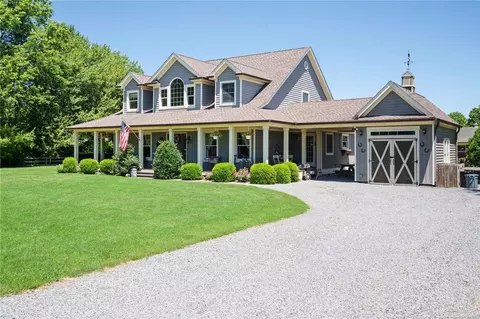 716 Herricks Ln, Riverhead, NY 11901