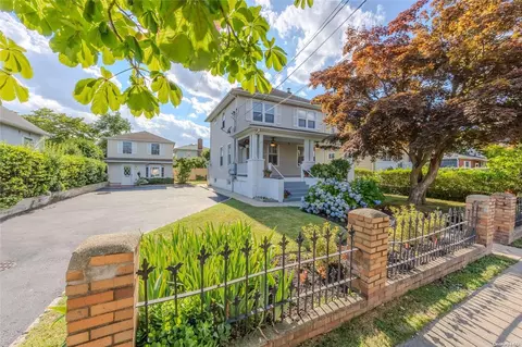 23 Edgewood Rd, North Hempstead, NY 11050