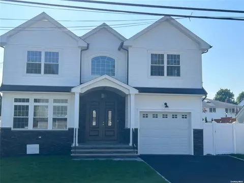 9 Sumner Ave, Merrick, NY 11566