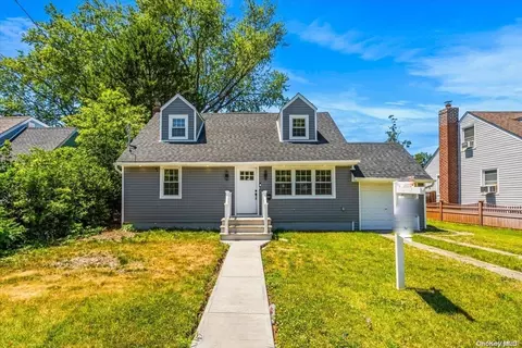 273 Warren St, Uniondale, NY 11553
