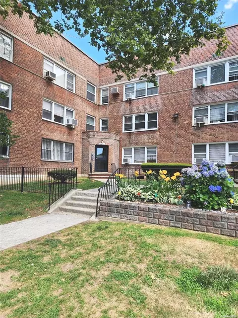 138-37 Jewel Ave #3B, Flushing, NY 11367