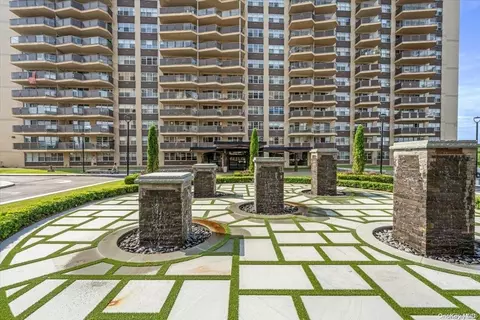 17-85 215th St #3S, New York, NY 11360