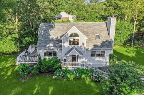 24 Crestview Dr, Westhampton, NY 11977