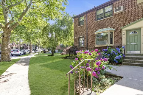 57-26 246 Cres #E-1, Douglaston, NY 11362