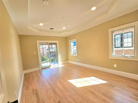 Bedroom - 150-26 Sullivan Dr, New York, NY 11357 photo 3 of 4