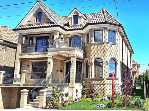 Exterior - 150-26 Sullivan Dr, New York, NY 11357 photo 4 of 4