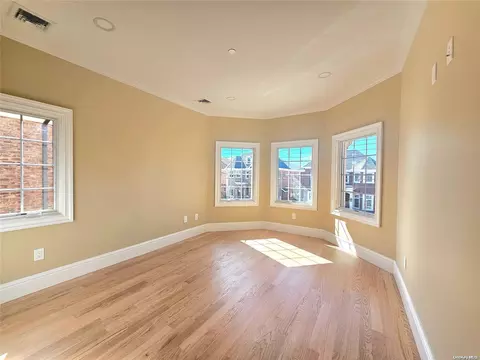Bedroom - 150-26 Sullivan Dr, New York, NY 11357 photo 2 of 4