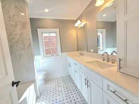 Bath - 150-26 Sullivan Dr, New York, NY 11357 photo 3 of 6