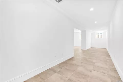Entry Way - 150-26 Sullivan Dr, New York, NY 11357 photo 2 of 2
