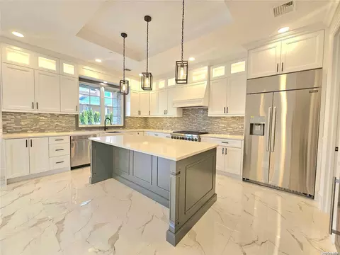 Kitchen - 150-26 Sullivan Dr, New York, NY 11357 photo 2 of 3