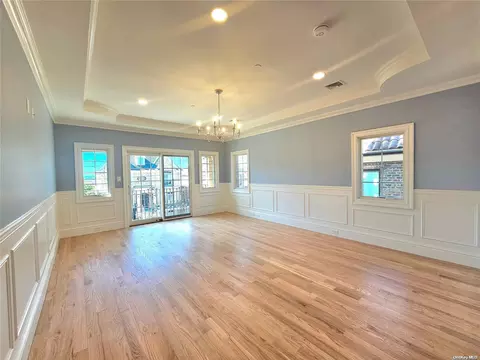 Living - 150-26 Sullivan Dr, New York, NY 11357 photo 4 of 4