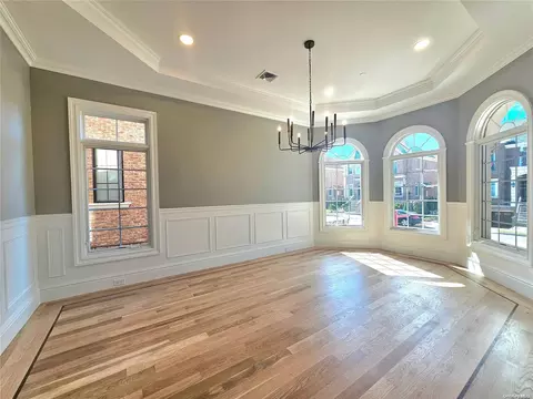 Living - 150-26 Sullivan Dr, New York, NY 11357 photo 2 of 4