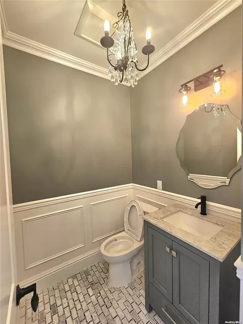 Bath - 150-26 Sullivan Dr, New York, NY 11357 photo 1 of 6