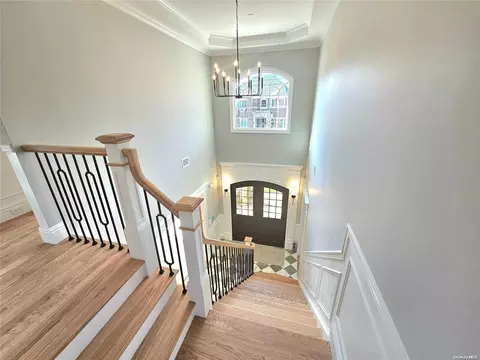 Entry Way - 150-26 Sullivan Dr, New York, NY 11357 photo 1 of 2