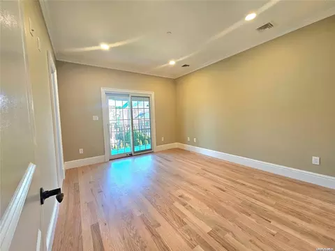 Bedroom - 150-26 Sullivan Dr, New York, NY 11357 photo 4 of 4