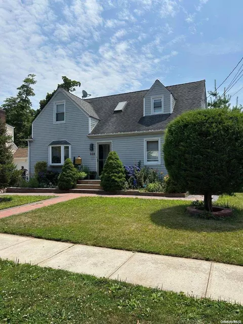 928 Goodrich St, Uniondale, NY 11553