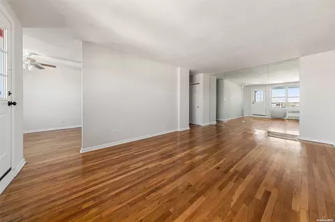 34-43 60th St #5E, New York, NY 11377